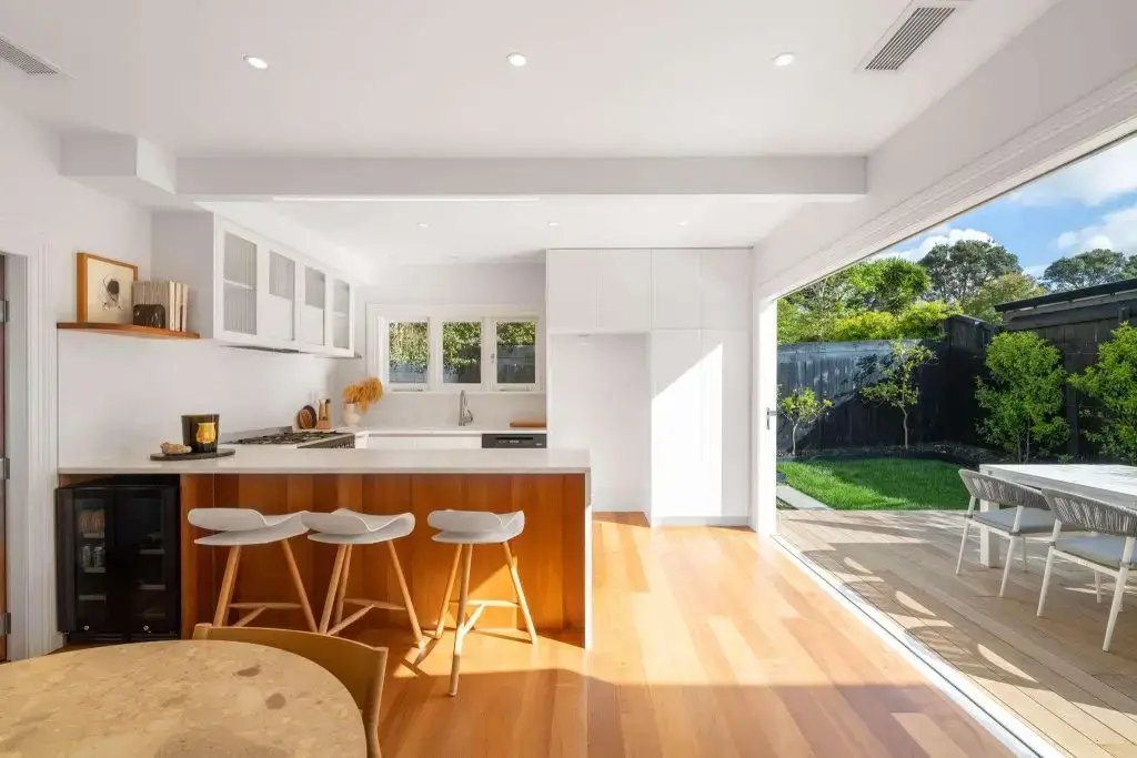 Modern Kitchen with sitting area