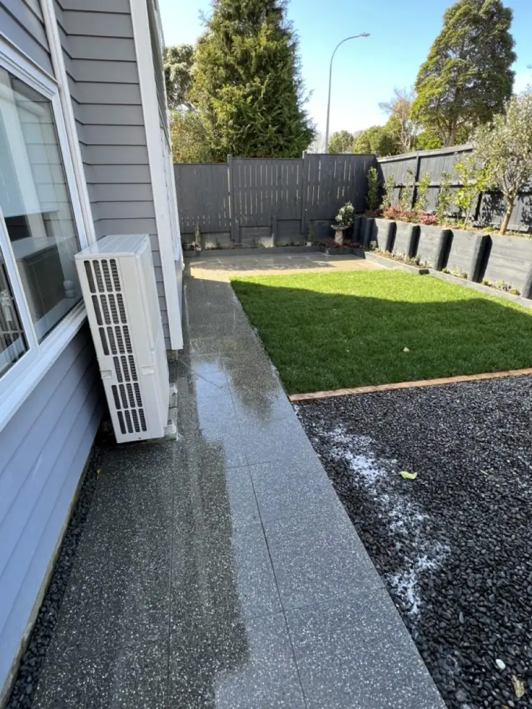 Garden maintain by vos experts